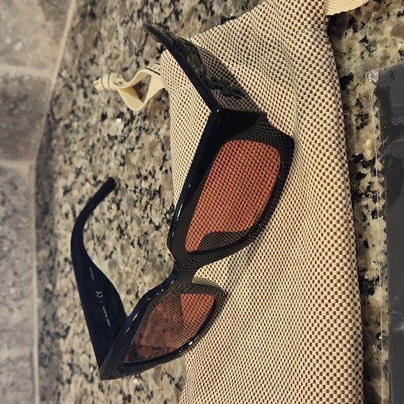 Tory Burch Accessories - Sunglasses